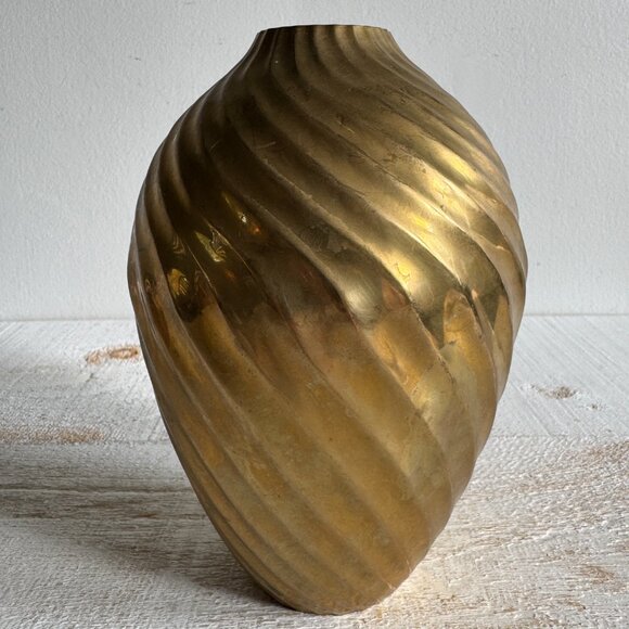 Vintage Brass Vase with Simple Detailing - Made in India - Picture 3 of 11